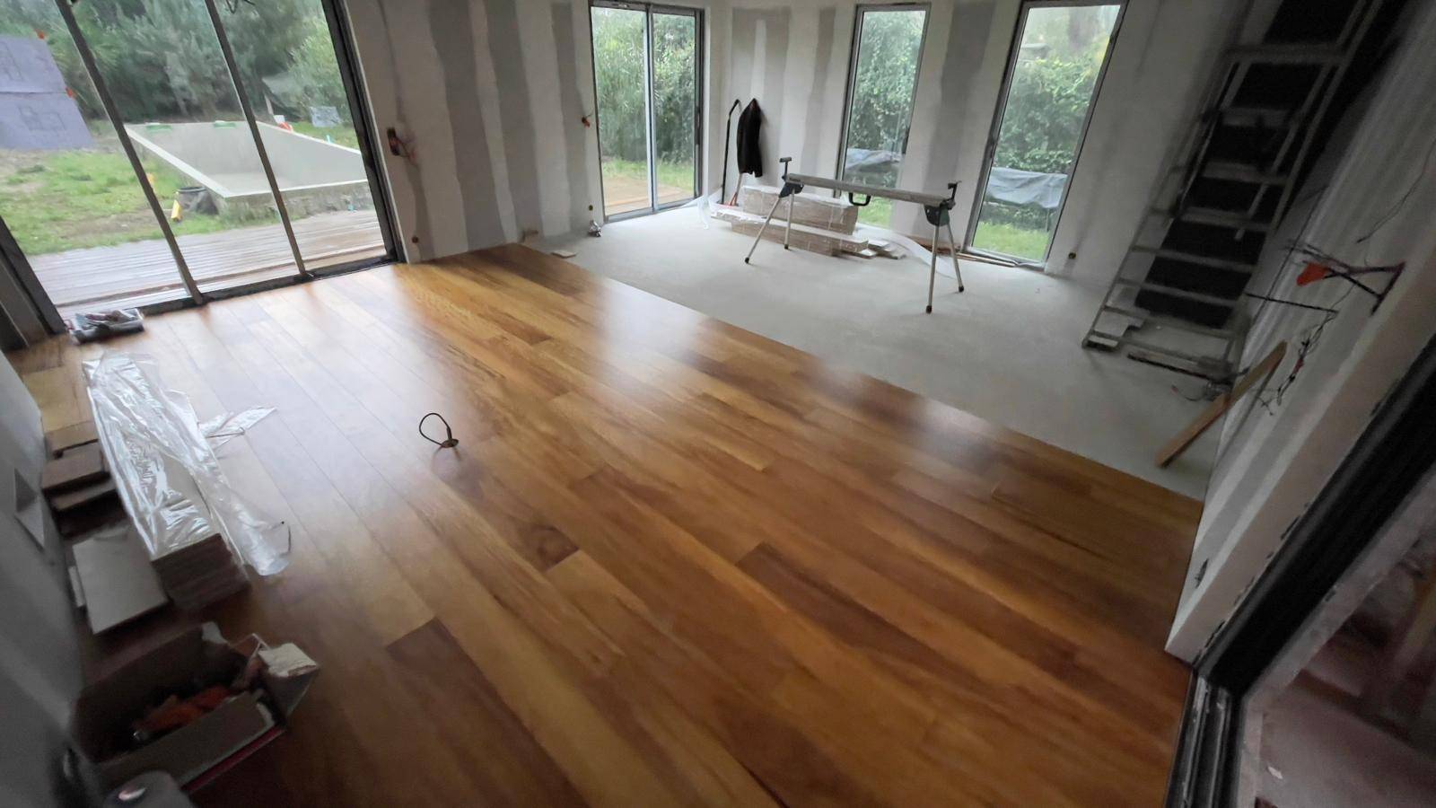 Choisissez le parquet en iroko massif pour un sol résistant et élégant à Bordeaux et le Bassin d'Arcachon