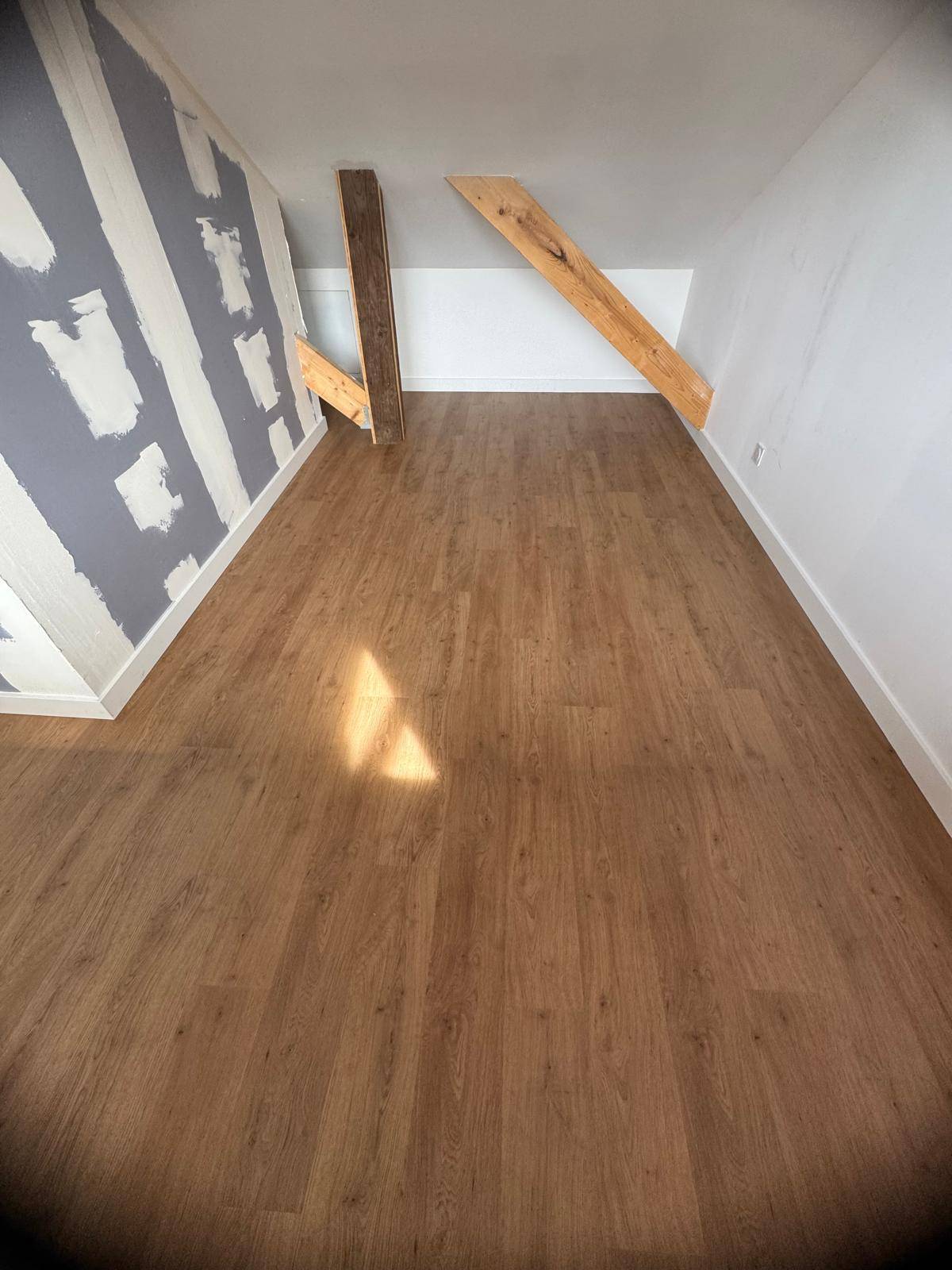 Pose de parquet contrecollé à Bordeaux : un choix parfait pour votre intérieur.