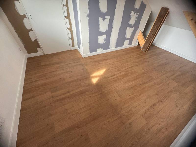 Installation de parquet LVT Arezzo à Bordeaux : Élégance et durabilité pour vos espaces.